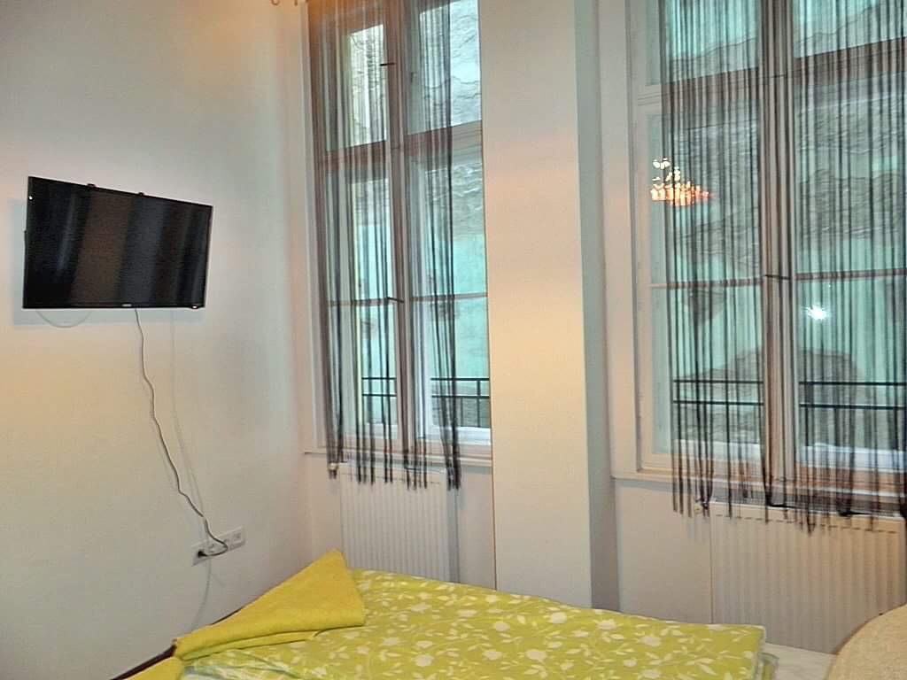 Gozsdu Entertainment District Apartment Budapest Exterior photo